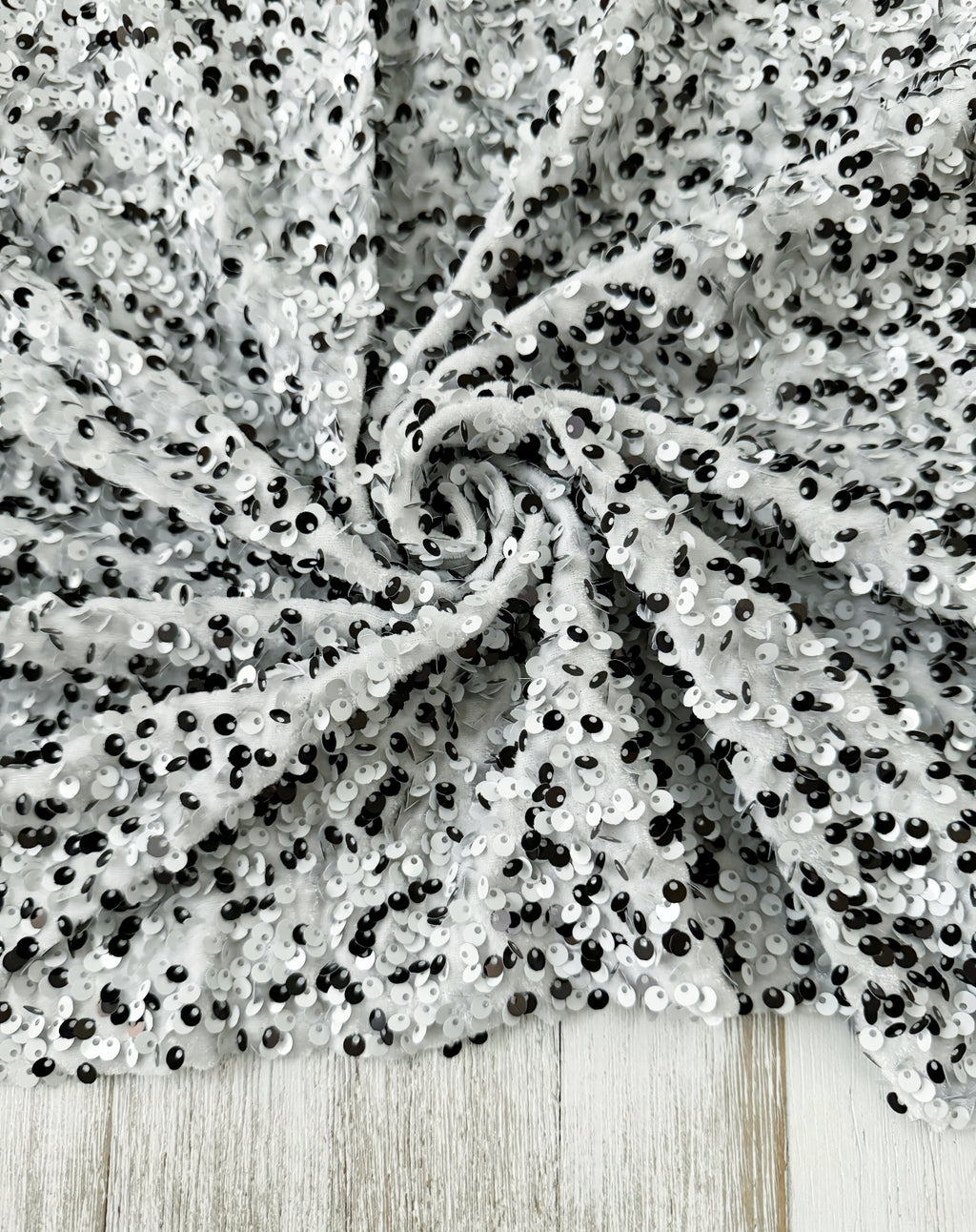 Velvet sequin white / black