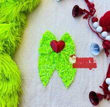 Load image into Gallery viewer, Velvet sequin GREEN CLOVER
