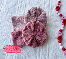 Load image into Gallery viewer, Cozy
